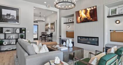 Landing | Stunning 2BD, Clubhouse, Gym