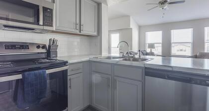 Landing at Redbud Ranch - 1 Bedroom in Broken A...