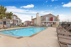Pool - Landing | Spectacular 1BD, Gym, Courtyard (Grand Prairie)