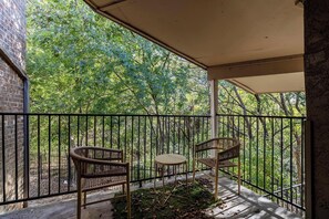 Property grounds - Landing | Incredible 2BD, Courtyard, Tennis Court (Grand Prairie)