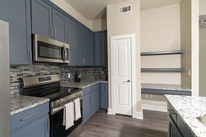 Fridge, dining tables - Landing | Beautiful 2BD, Gym, Pool (Houston)