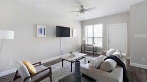 Smart TV - Landing | Amazing 3BD in Weatherford (Weatherford)