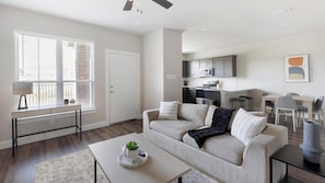 Smart TV - Landing | Amazing 3BD in Weatherford (Weatherford)