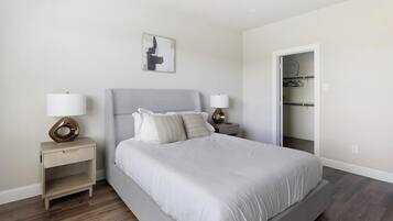 3 bedrooms, desk, iron/ironing board, WiFi
