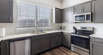 Landing | Spectacular 3BD in Weatherford