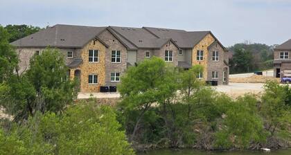 Landing | Stylish 3BD in Weatherford