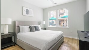 2 slaapkamers, een bureau, een strijkplank/strijkijzer, wifi