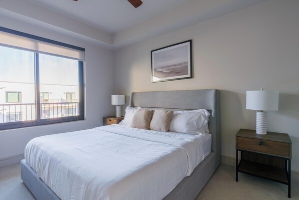 2 bedrooms, desk, iron/ironing board, WiFi