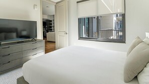 2 bedrooms, desk, iron/ironing board, WiFi