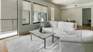 Smart TV - Landing | Stunning 2BD, Gym, Tennis Court (Houston)