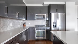 Refrigerador y comedor 
