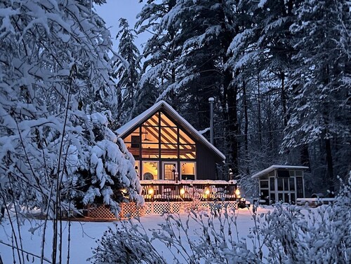 Zen Retreat Cabin - Wetland Views + Forest Paths - Near Lakes & Mountains