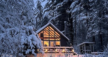 Zen Retreat Cabin - Wetland Views + Forest Paths - Near Lakes & Mountains