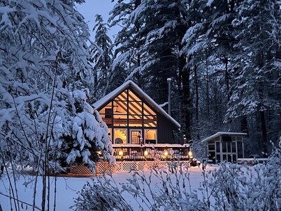 Zen Retreat Cabin - Wetland Views + Forest Paths - Near Lakes & Mountains
