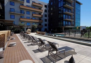 Terrace/patio - Landing | Stunning 2BD, Tennis Court, Pool (Houston)