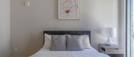 2 bedrooms, desk, iron/ironing board, Internet
