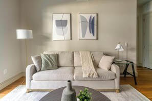 Smart TV - Landing | Modern 1BD, Tennis Court, Pool (Houston)