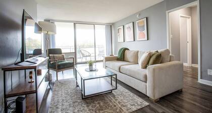 Landing | Beautiful Studio, Pool, Gym