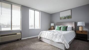 Bureau, fer et planche à repasser, Wi-Fi, draps fournis