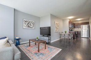 Interior - Landing | Chic Studio, Pool, Game Room (Fort Wayne)