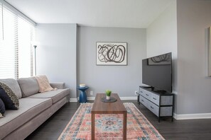 Smart TV - Landing | Chic Studio, Pool, Game Room (Fort Wayne)