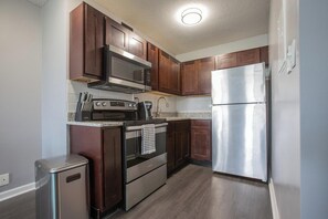 Kühlschrank, Esstisch