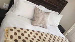 Room, 1 Bedroom - Room-khutsong Apartmentss (Secunda)