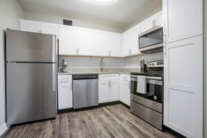 Refrigerador y comedor 
