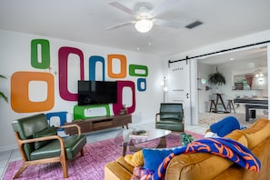 Smart TV, ping pong - Near UF - Cozy Stay - Kitchen - Washer/Dryer (Gainesville)
