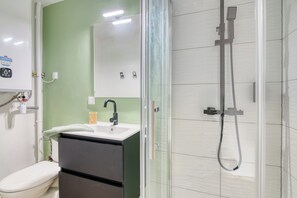 Shower, towels, soap, toilet paper