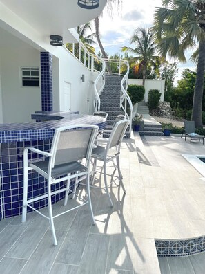 Outdoor dining - Luxury 6-bedroom villa in amazing view 6 min walking to the beach. (Providenciales)