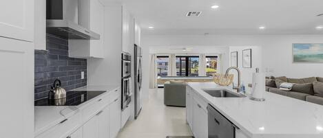 ميكروويف، فرن، موقد طهي مسطح، غسالة أطباق