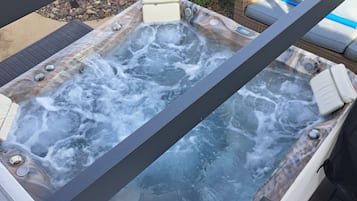 Bain à remous extérieur