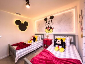 5 chambres, fer et planche à repasser, lit de bébé portatif, Wi-Fi