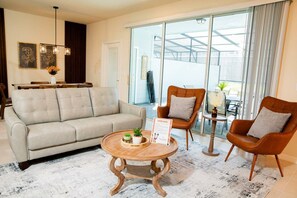 TV, video games - Dluxx Gorgeous Townhome in Water Park Resort  3934 (Davenport)