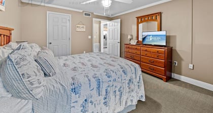 B317 Ocean Club Villa A short walk to the beach