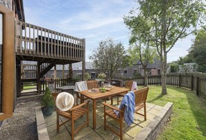 Outdoor dining - St Andrews is situated in the heart of Roserrow Estate and offers comfortable and cosy living for fo (Roserrow)