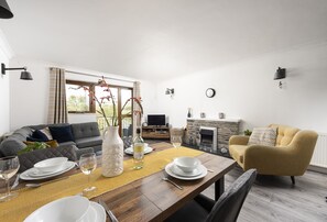 Dining - St Andrews is situated in the heart of Roserrow Estate and offers comfortable and cosy living for fo (Roserrow)