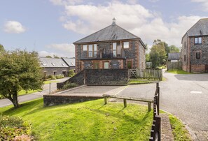 Exterior - St Andrews is situated in the heart of Roserrow Estate and offers comfortable and cosy living for fo (Roserrow)