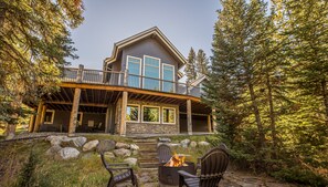 Property grounds - Stunning ᨒ Home| 12 Min to Resort | Wrap Around Deck with Hot Tub and Grill (Big Sky)