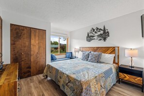 2 bedrooms, iron/ironing board, WiFi, bed sheets - Juniper - Get away with modern conveniences (Clark)