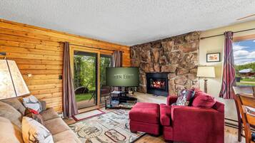 Smart TV, fireplace