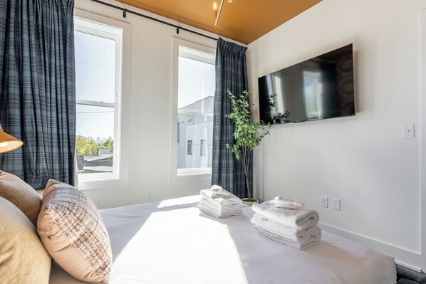 4 bedrooms, desk, iron/ironing board, free WiFi