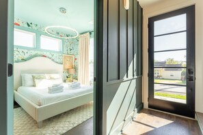 4 bedrooms, desk, iron/ironing board, free WiFi