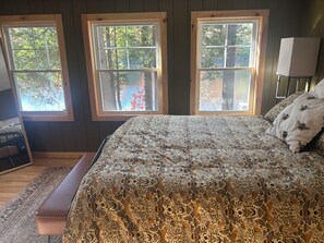 3 bedrooms, in-room safe, free WiFi, bed sheets