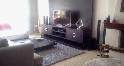 Grand et joli appartement dans un quartier chic Ă Casablanca