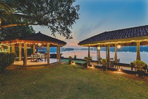Restaurant - River View Villa (Dharga Town)