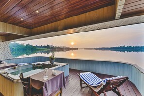 Cabin on Boat | Lake view - River View Villa (Dharga Town)
