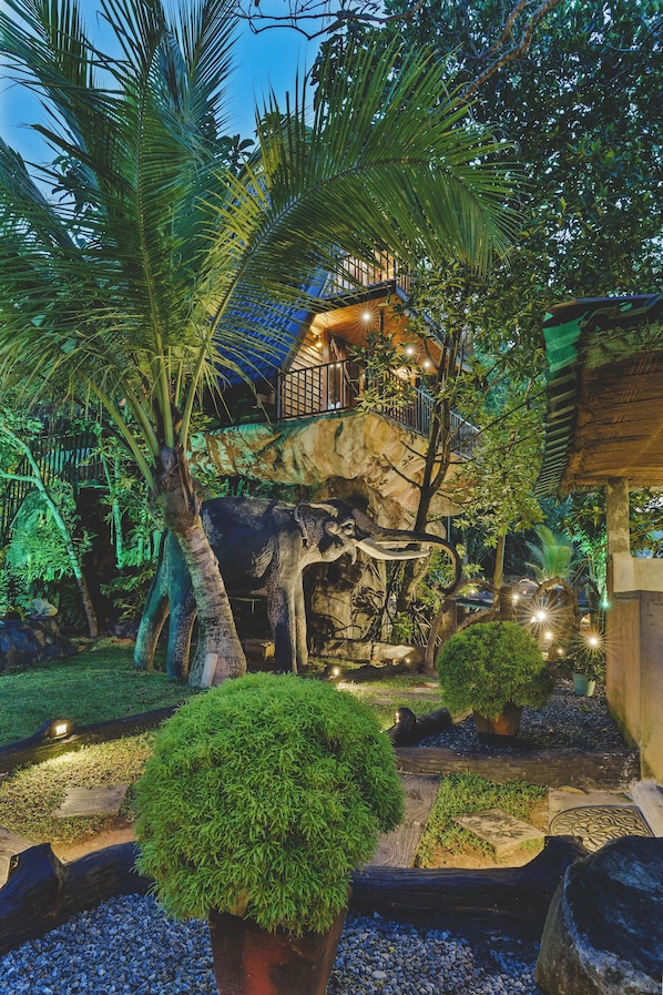 Cottage with Garden View | Soundproofing, free WiFi, bed sheets - River View Villa (Dharga Town)