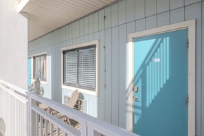 Property grounds - Pool View King Suite #110 (New Smyrna Beach)